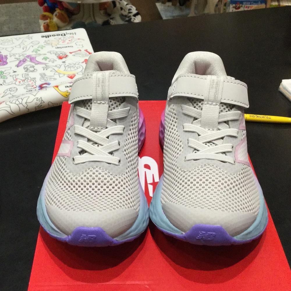 Girls New Balance Fresh Foam Arishi v4 Bungee Lace with Top Velcro Grey/Pink - Picture 5 of 6